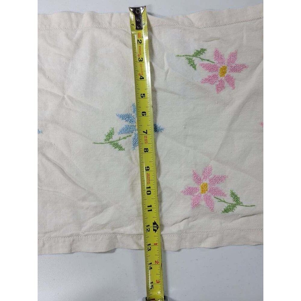 🌸 Vintage Hand-Embroidered Floral Table Runner – Pink & Blue Flowers – 39x13” - Picture 4 of 4
